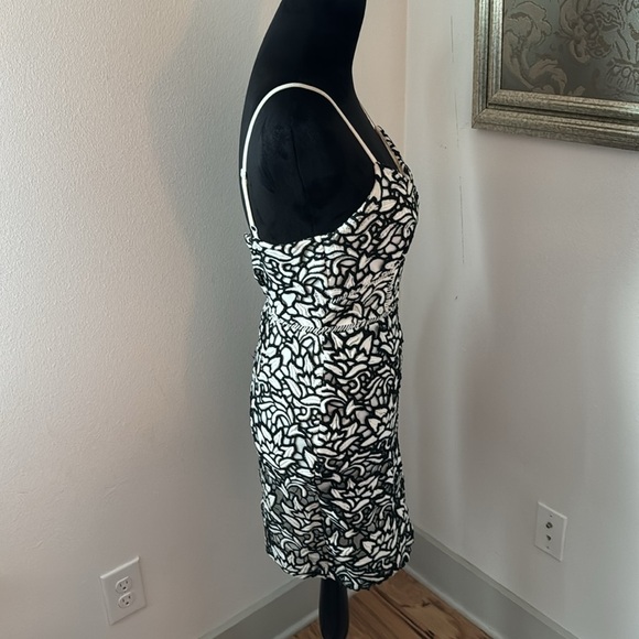 Missguided black ivory overlay lace adjustable straps mini dress fit silhouette - Picture 5 of 9